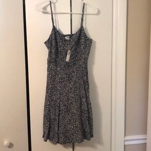 ADORABLE! Never worn dress. Flower print